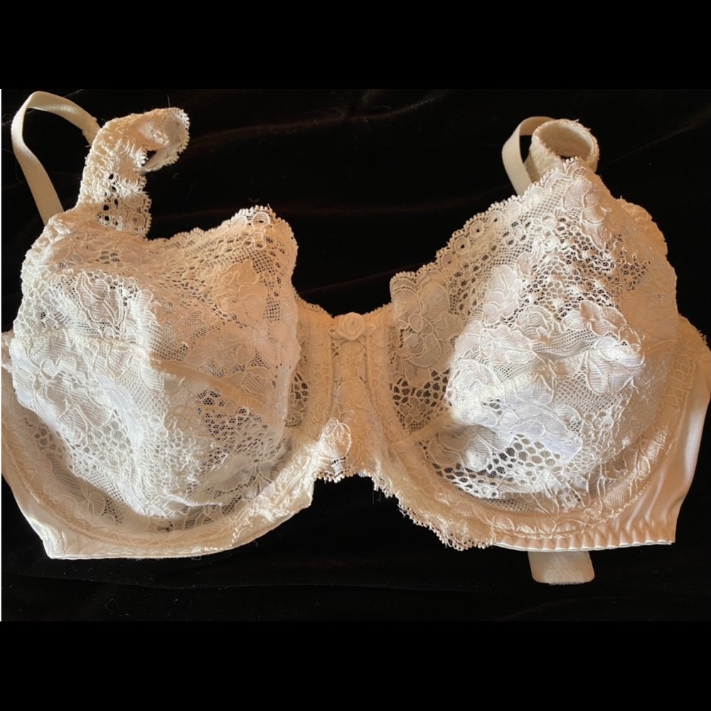 Victoria Secret white lace bra 36C new without tag